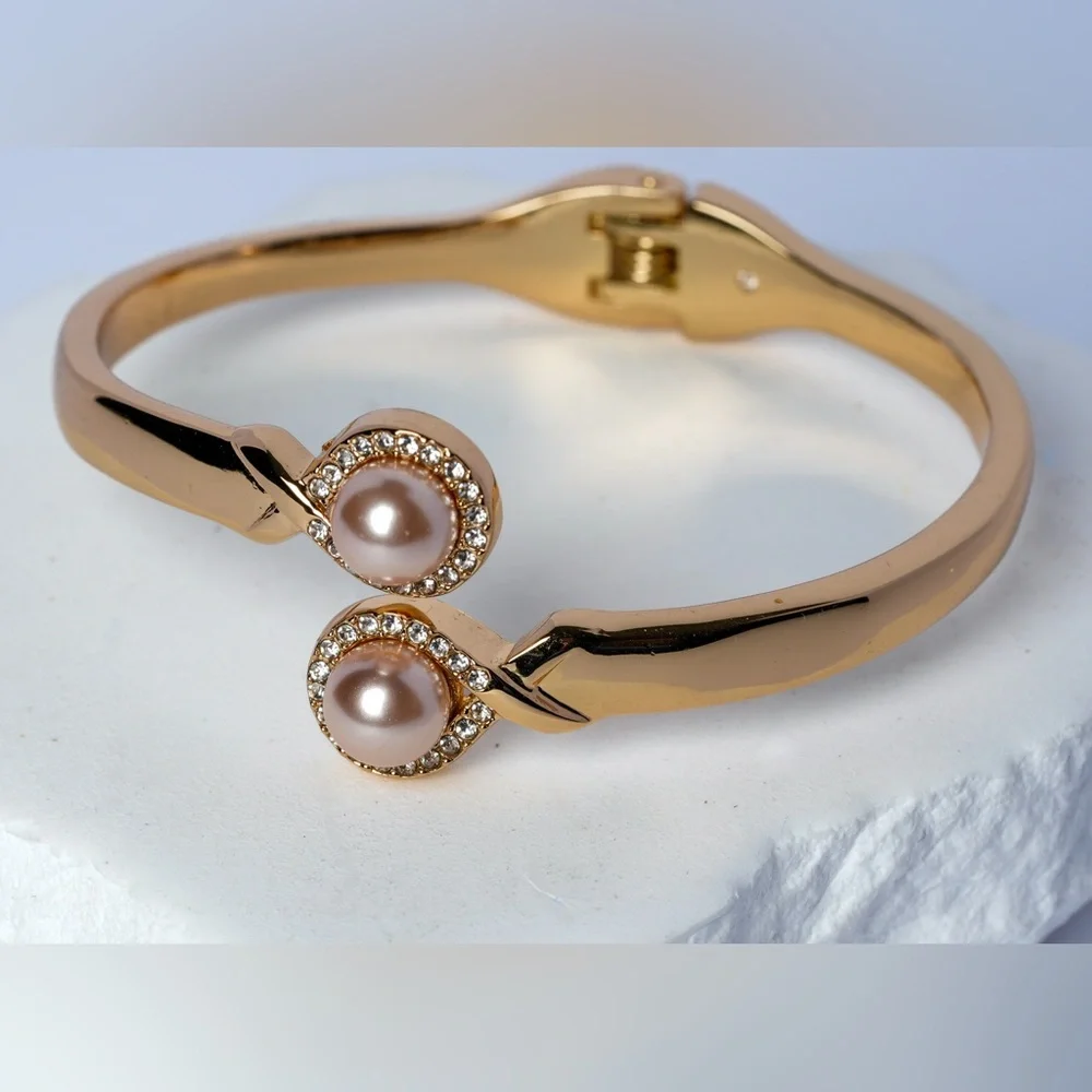 Gold-Tone‎ Pink Imitation Pearl Bypass Hinge Bracelet A14
