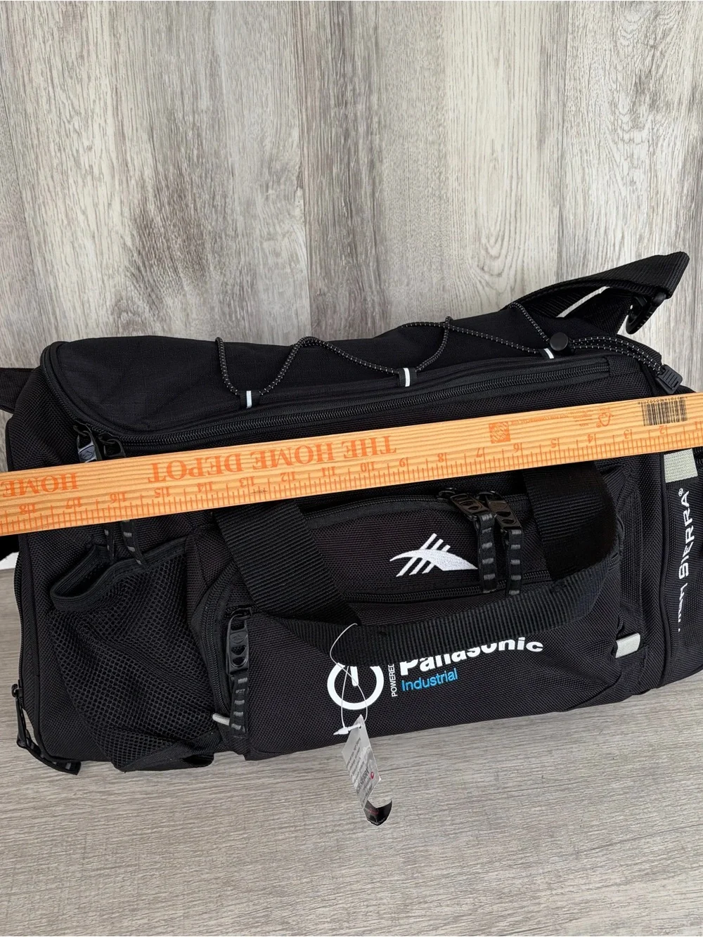 High Sierra Switch Blade industrial duffle Camera bag Black New Equipment gym
