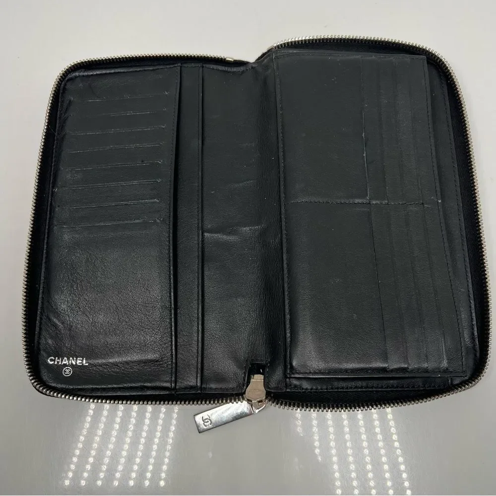 CHANEL quilted black