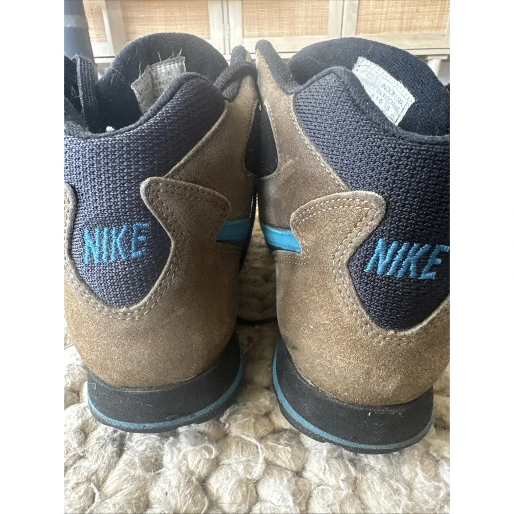 Nike hikers size
