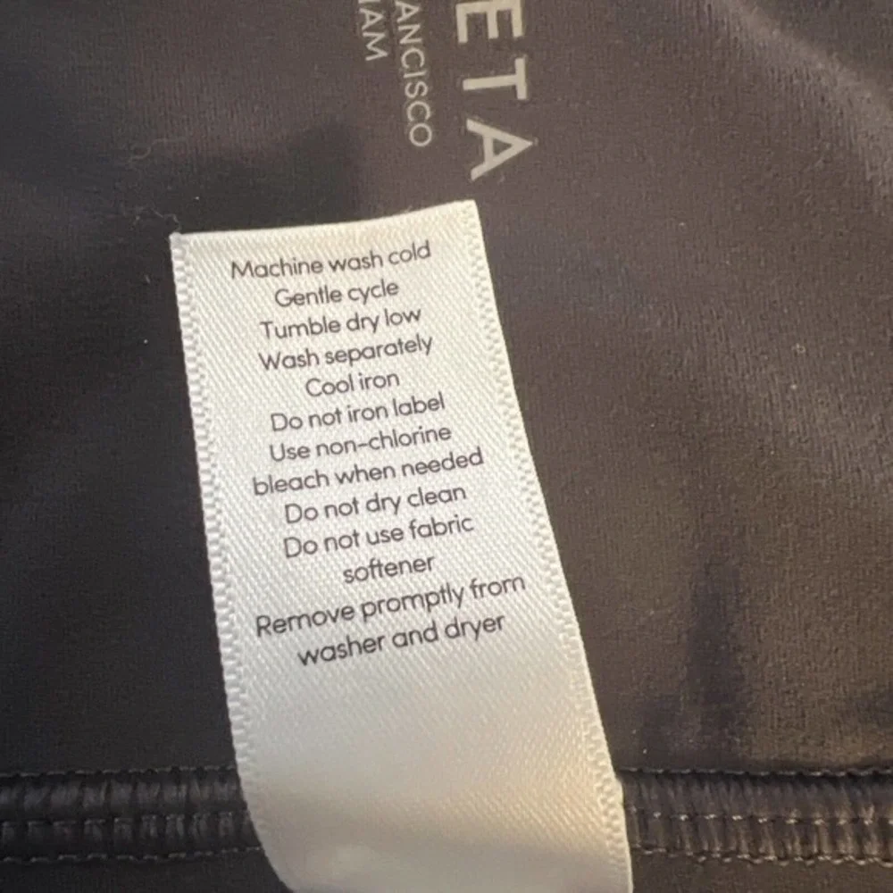 Athleta elation scalloped