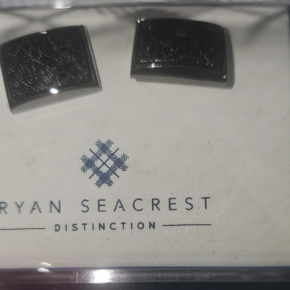 Ryan Seacrest Distinction polished square