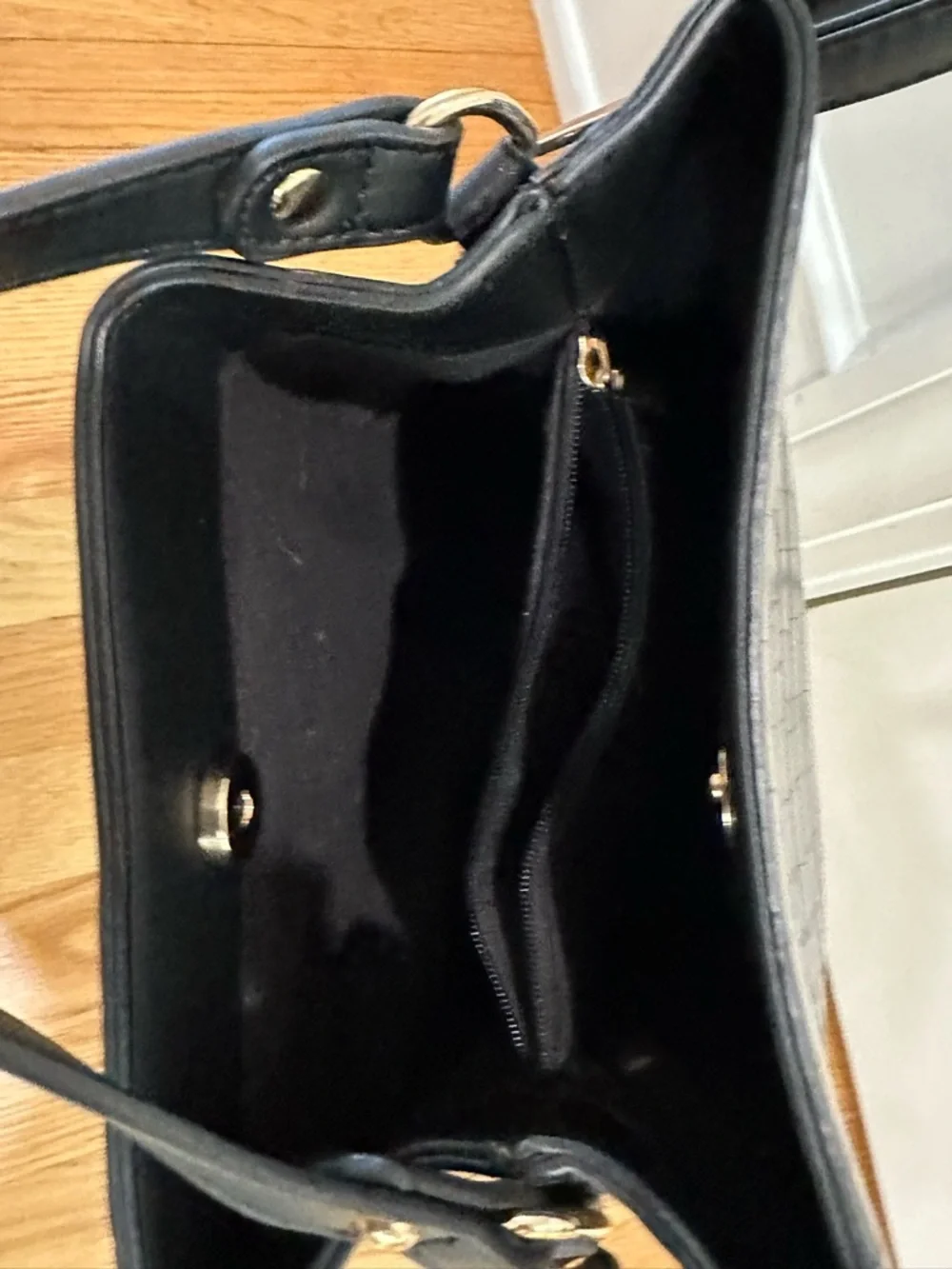 Aota sleek croc