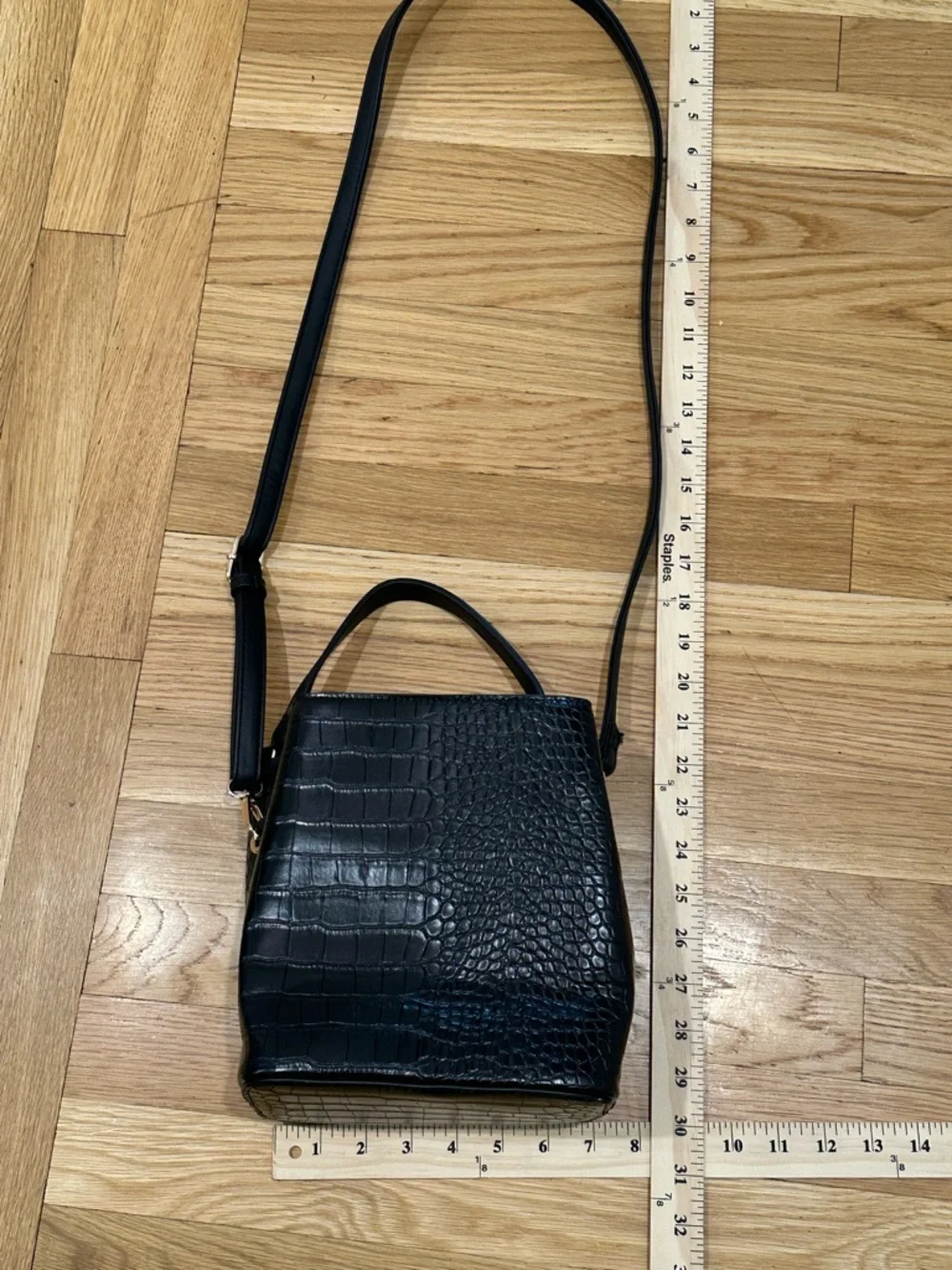 Aota sleek croc