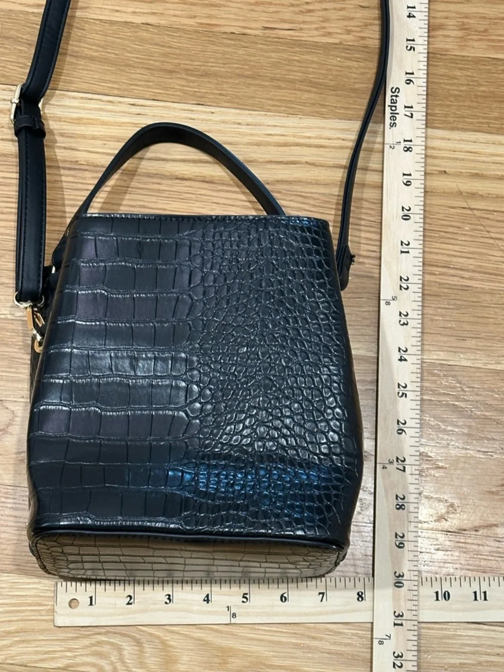 Aota sleek croc