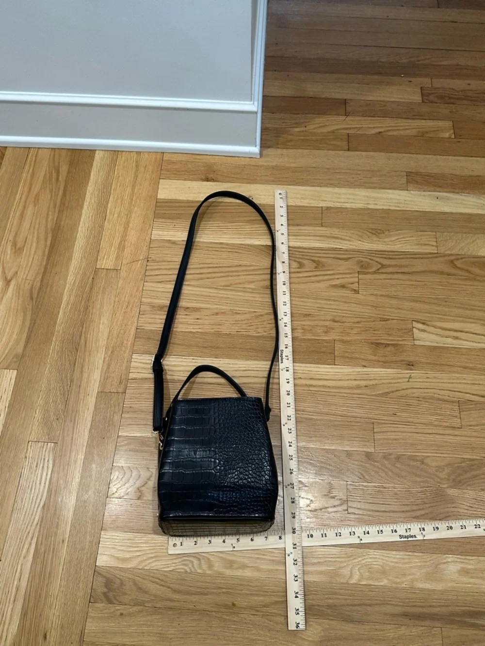 Aota sleek croc