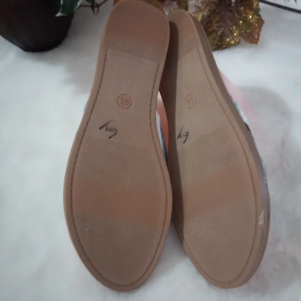 Like new condition sandals shoes for women size 9.5