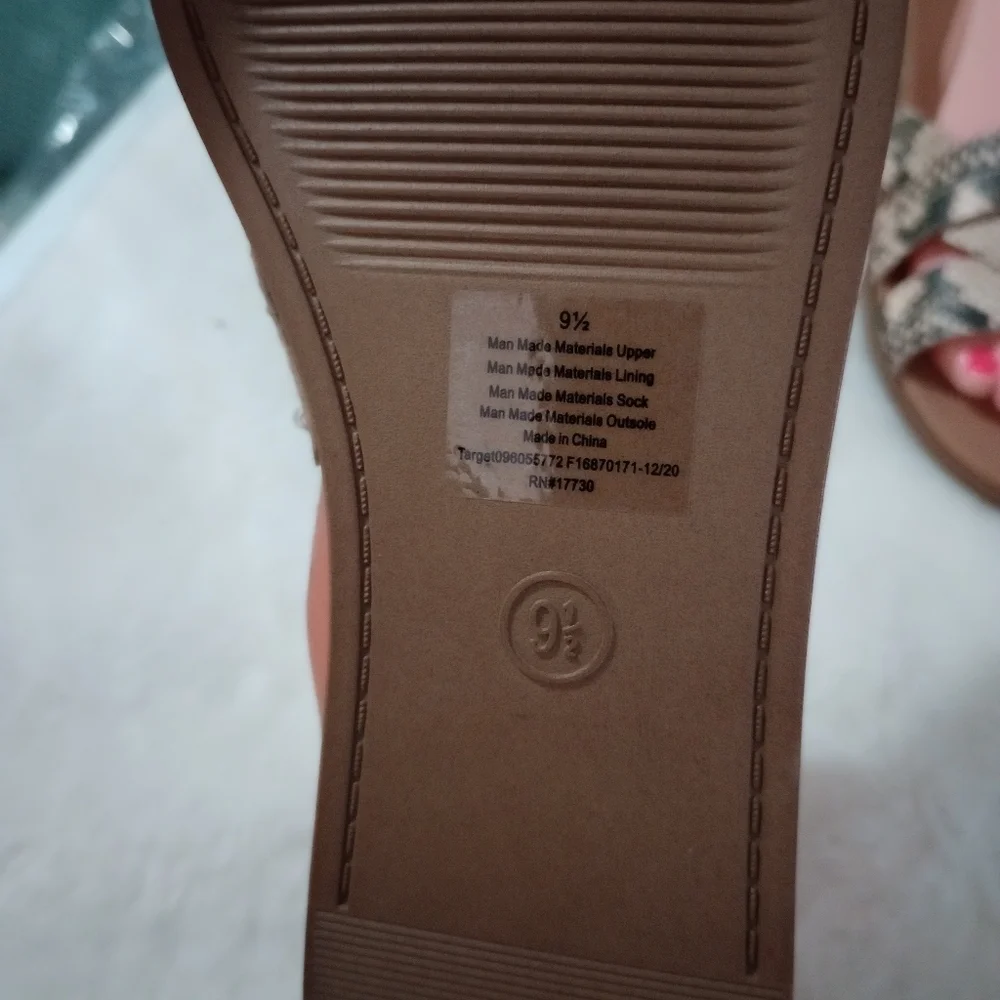 Universal Thread like new