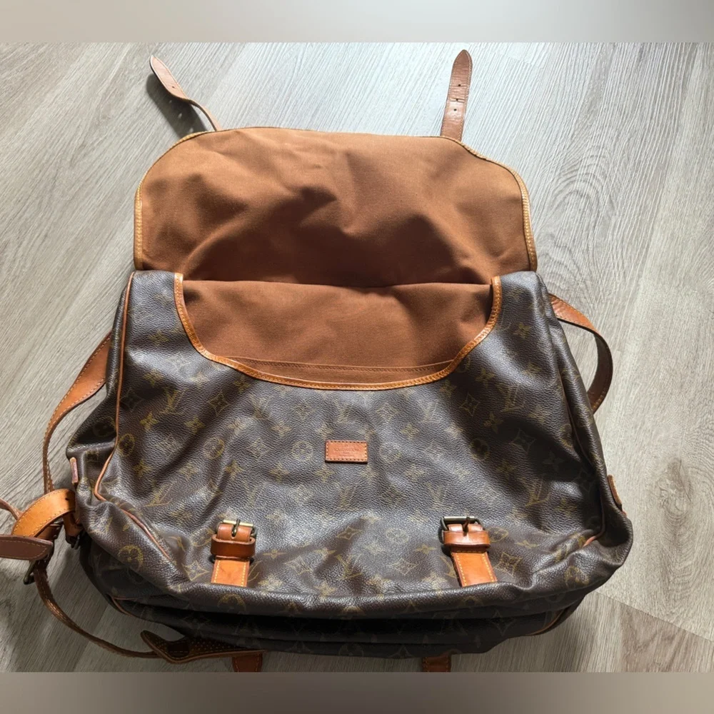Louis Vuitton Monogram Saumur 43 Canvas Messenger Bag with Tan Leather Trim