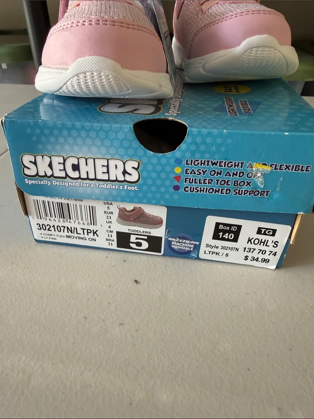 Skechers new box