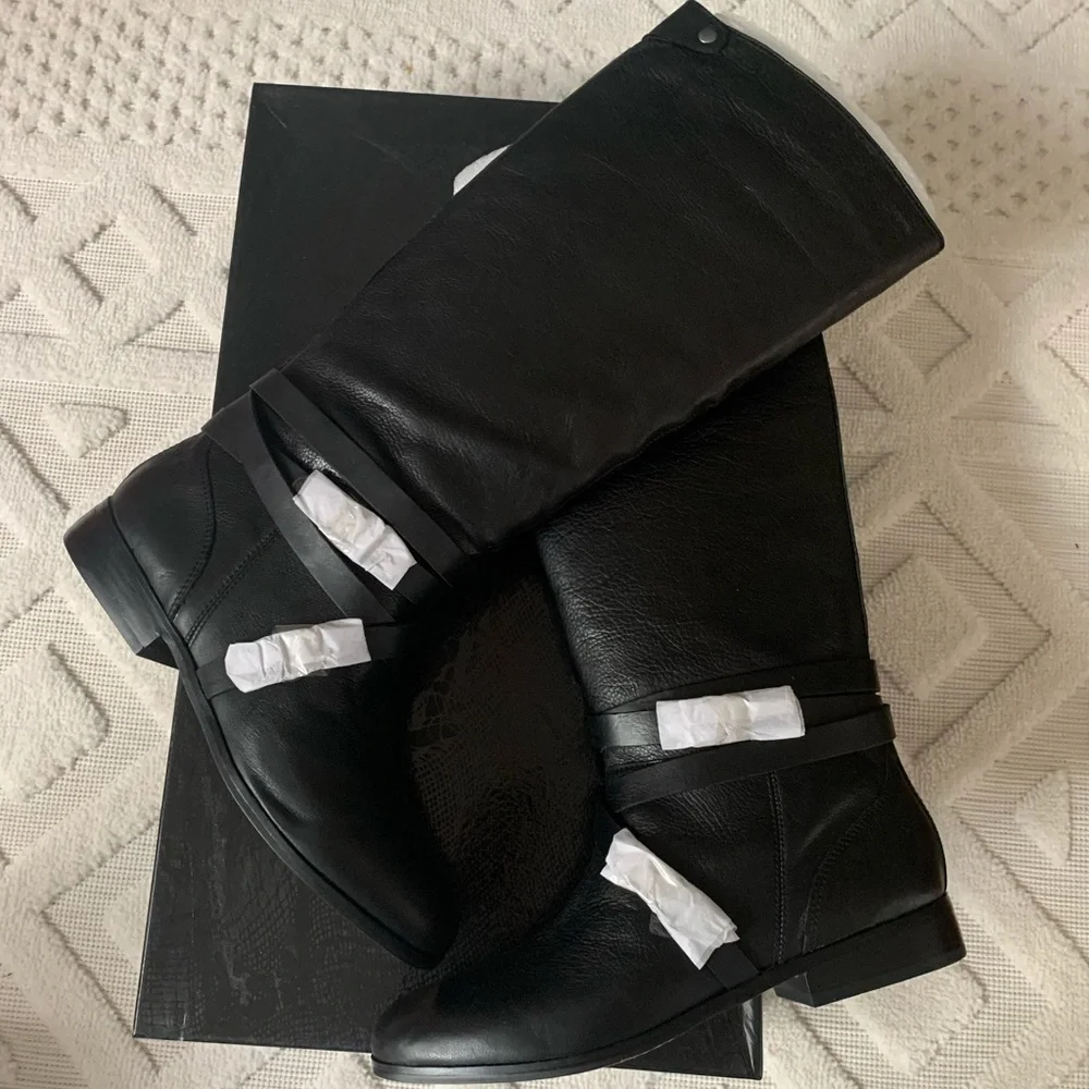 Riding‎ boots