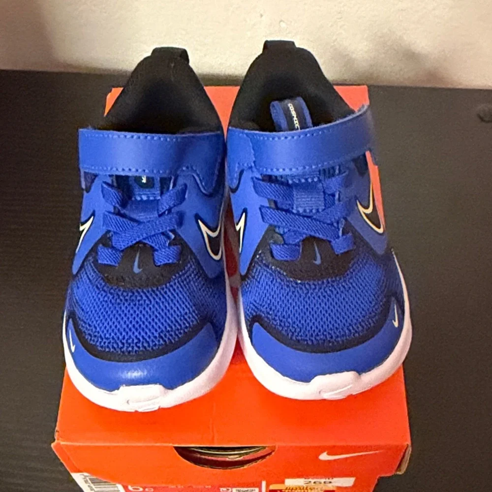 Nike Cosmic Runner Kids Royal Blue Sneakers NIB