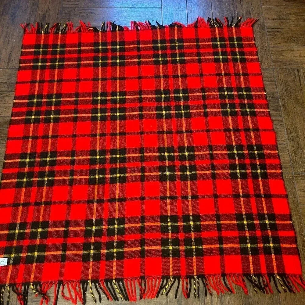 Faribo Vintage Fluff Loomed Red Black Plaid Stadium Blanket 52