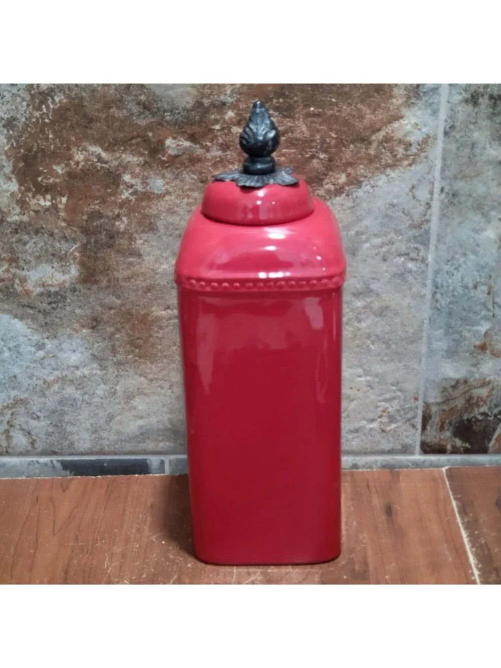 N/A red ceramic