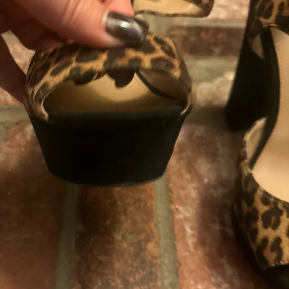 SM women leopard