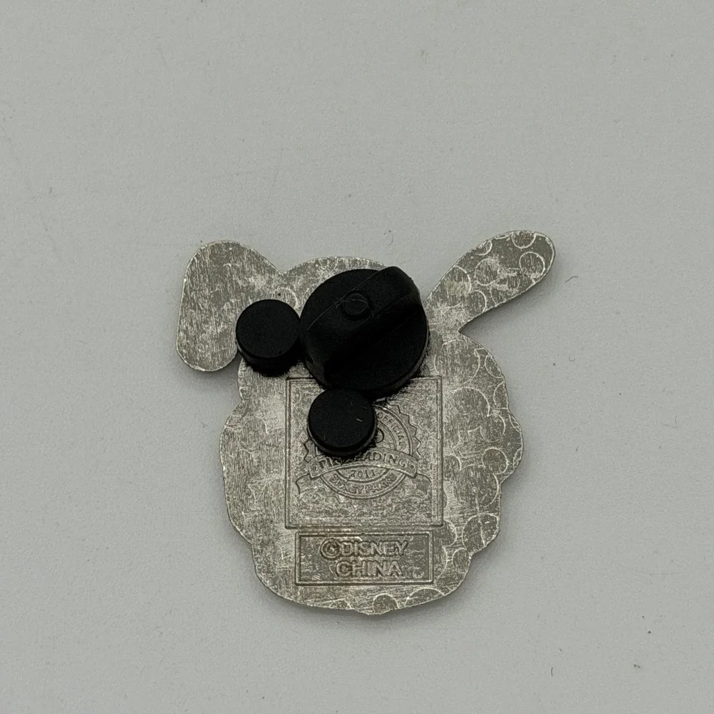 N/A disney pin