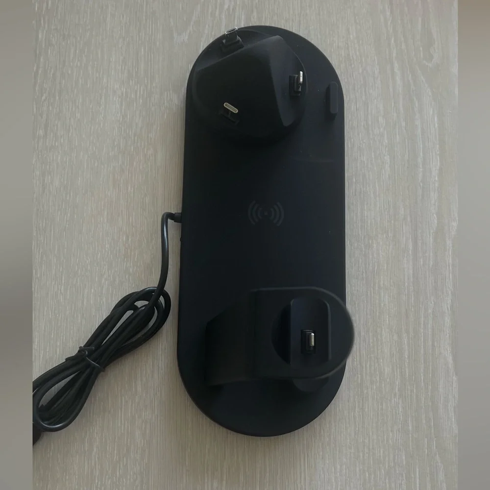 4 in 1 iPhone charger station Compatible With Apple Watch