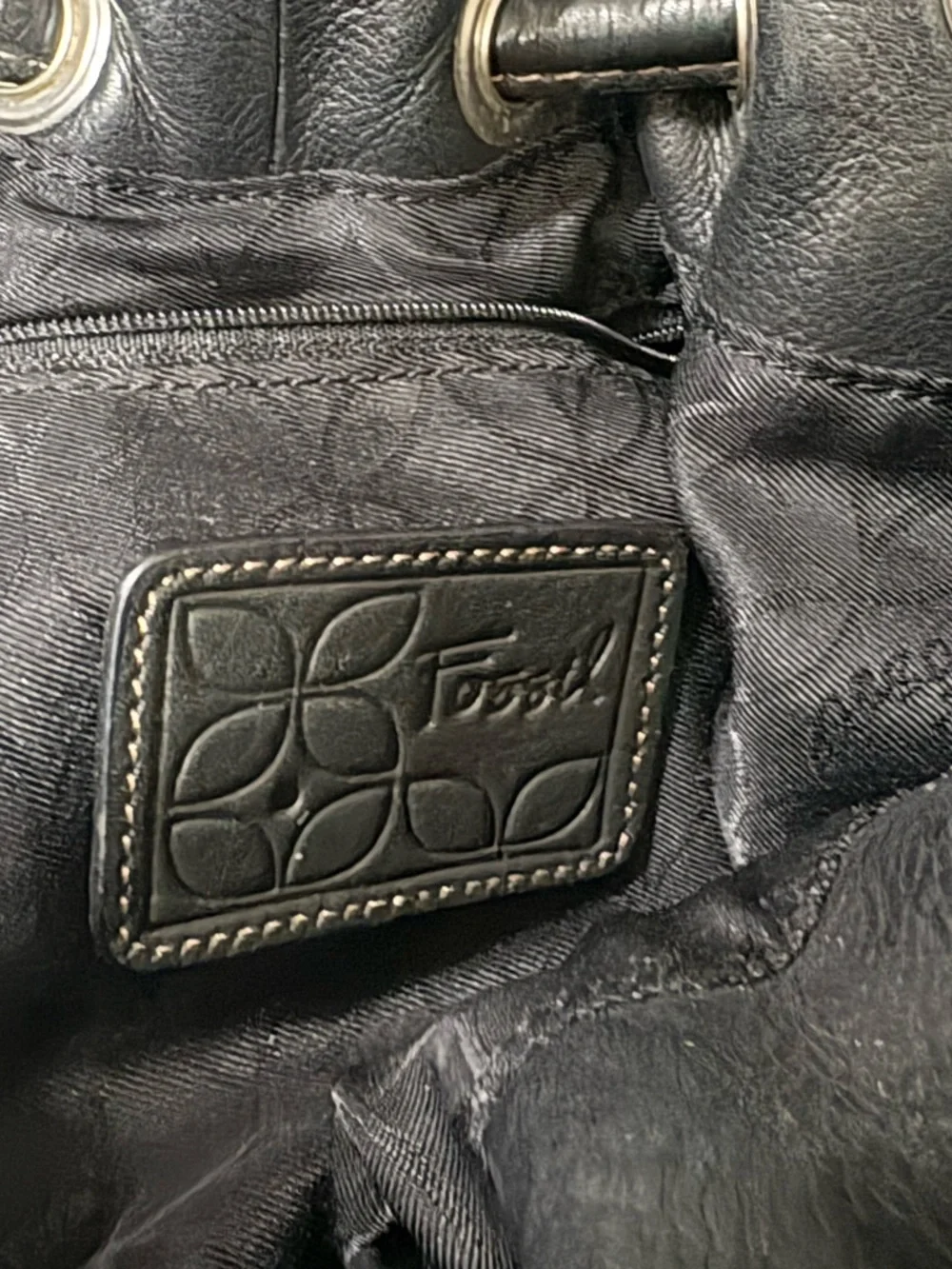 Fossil this black