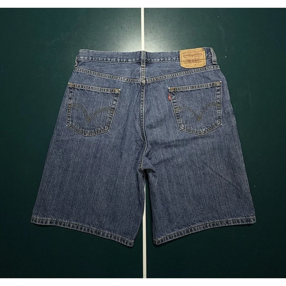 Levis has couple