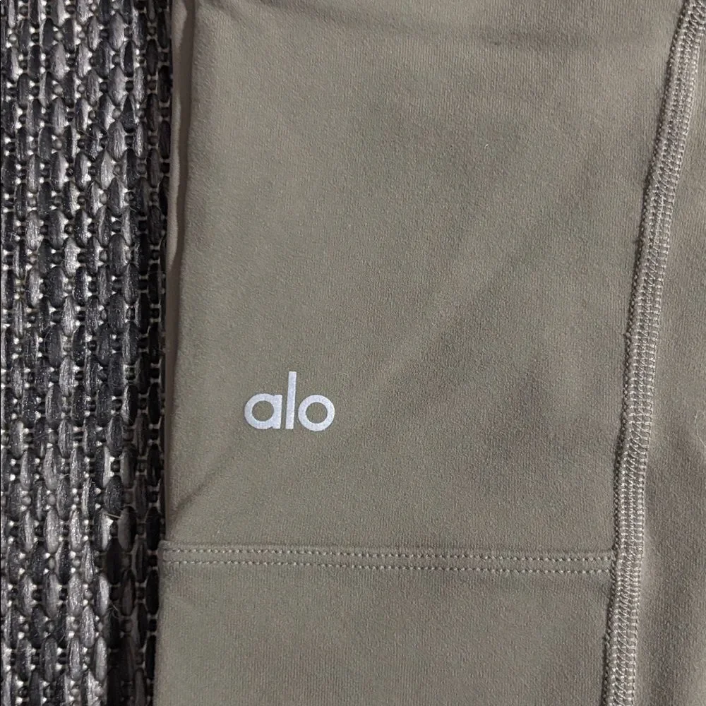 ALO Yoga flat measurements