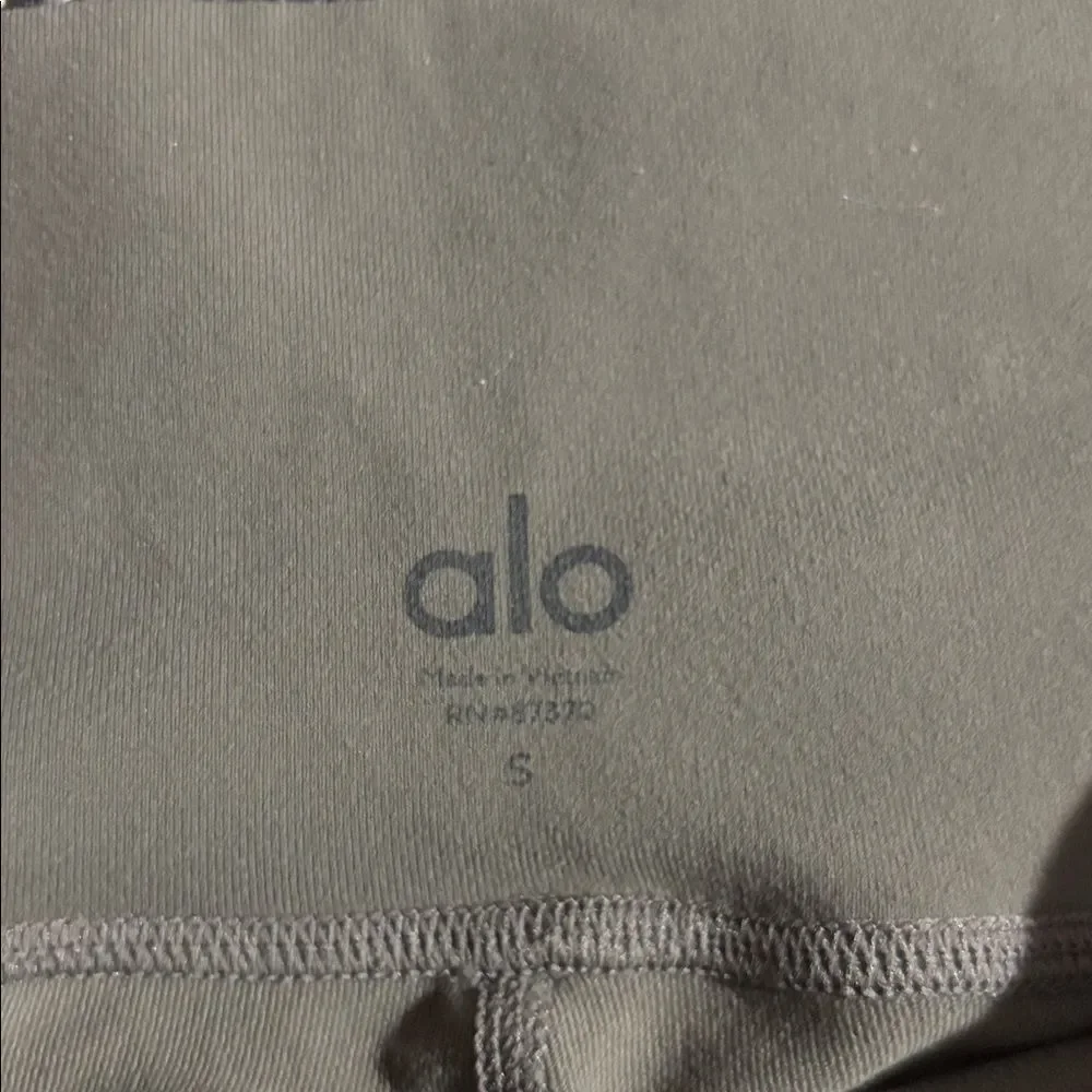 ALO Yoga flat measurements