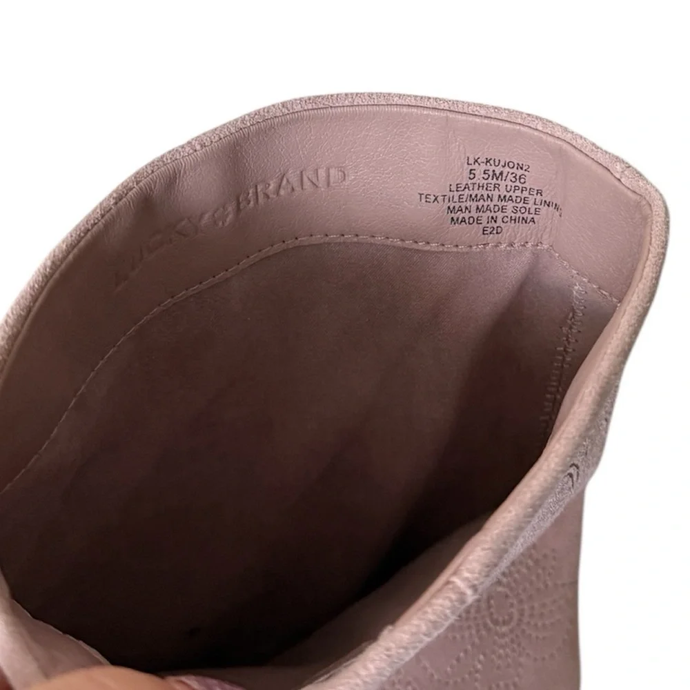 Lucky Brand step out