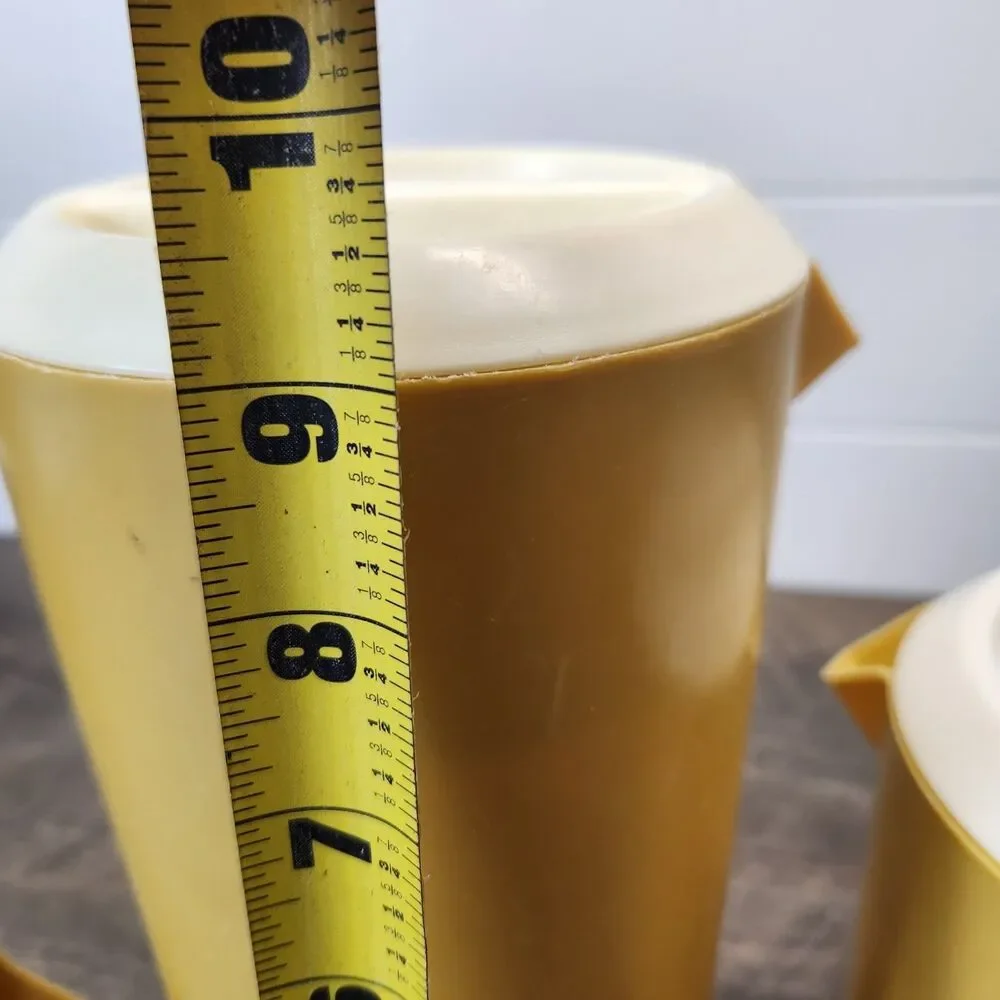 Rubbermaid vtg pitchers