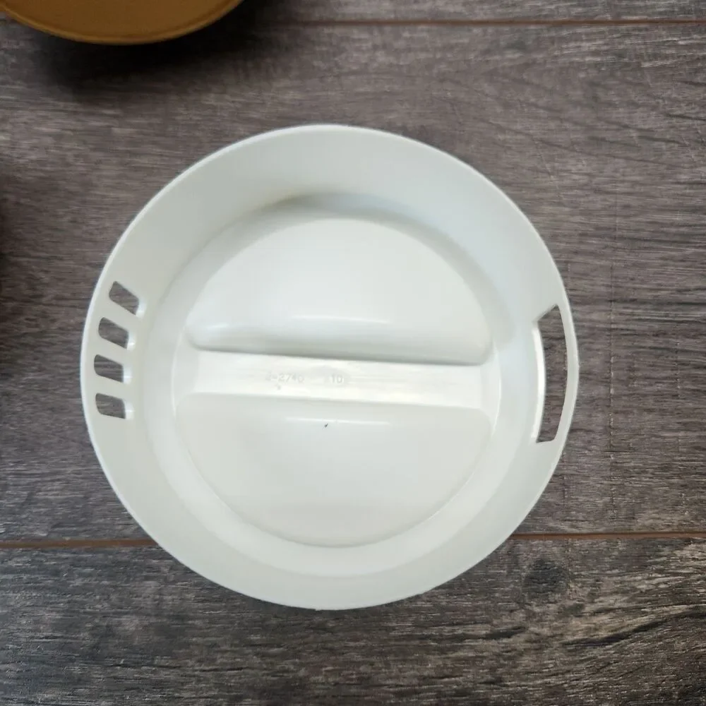 Rubbermaid vtg pitchers