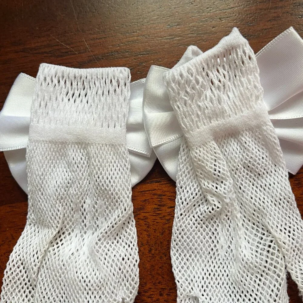 White special occasion bow gloves for girls