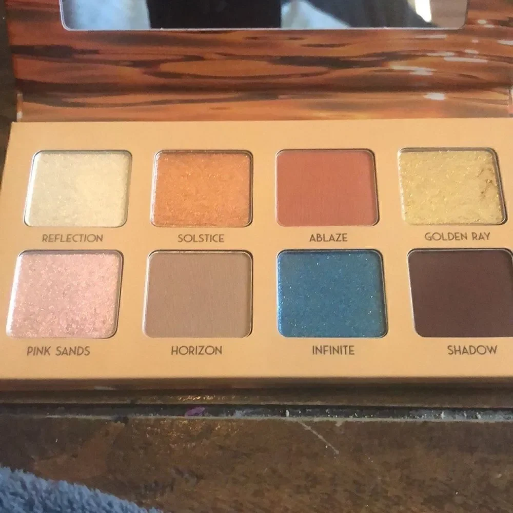 NWT. Golden Hour mango butter eyeshadow palette