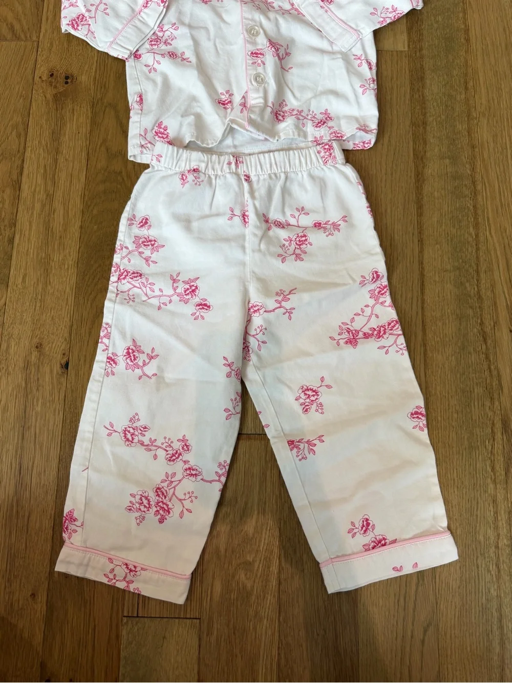 Petite Plume button includes