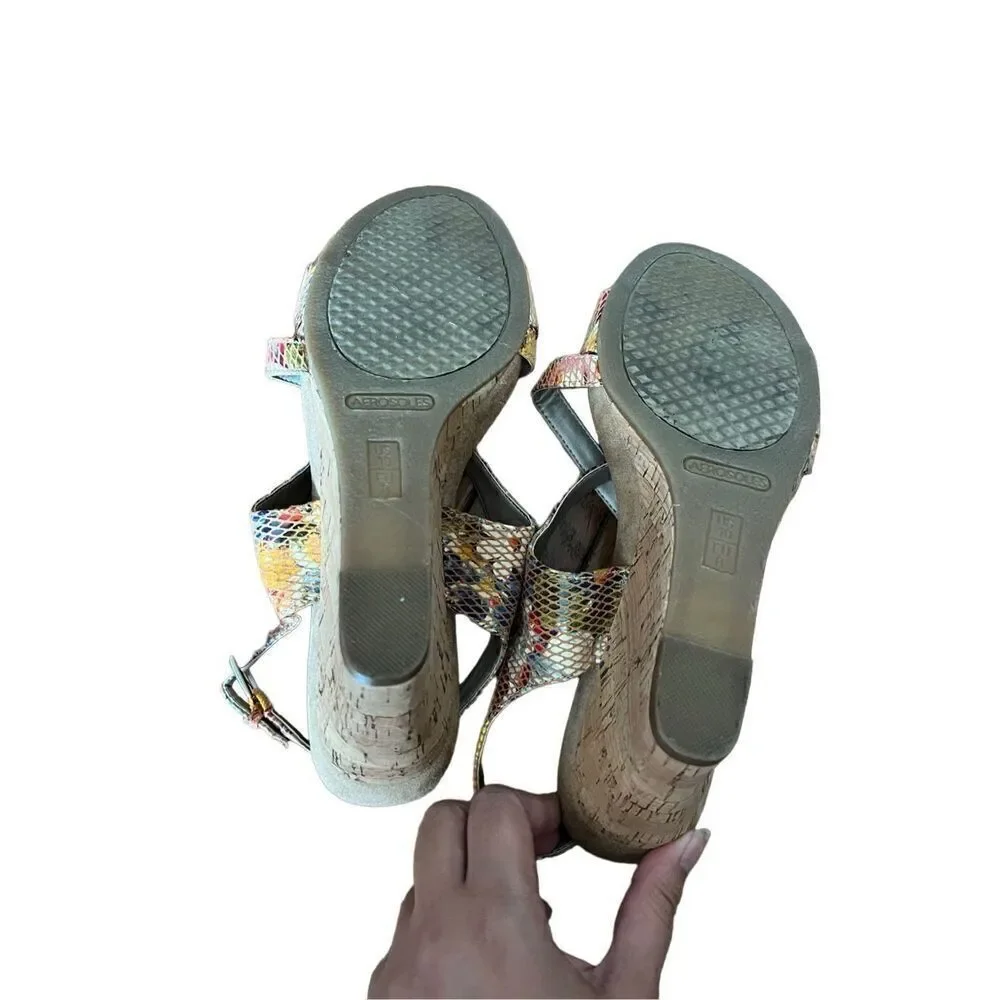 AEROSOLES plushed together