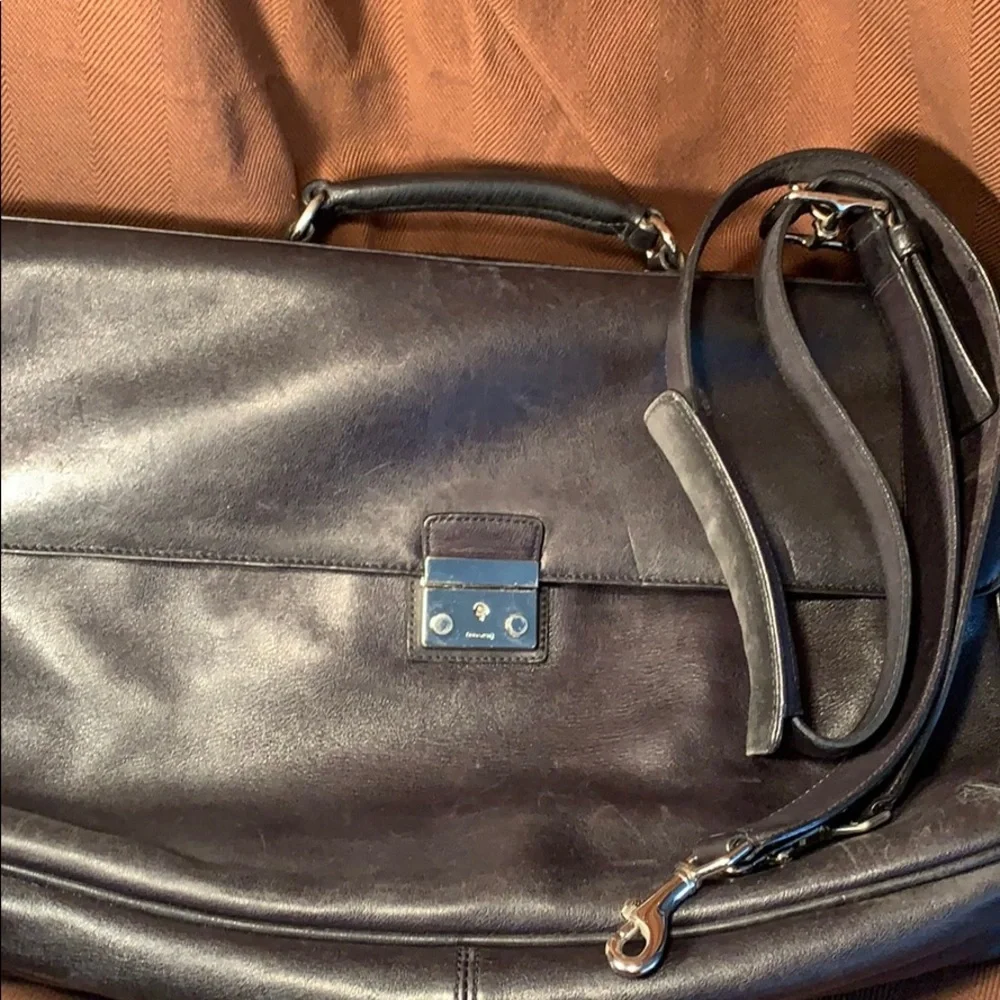 Coach preloved solid