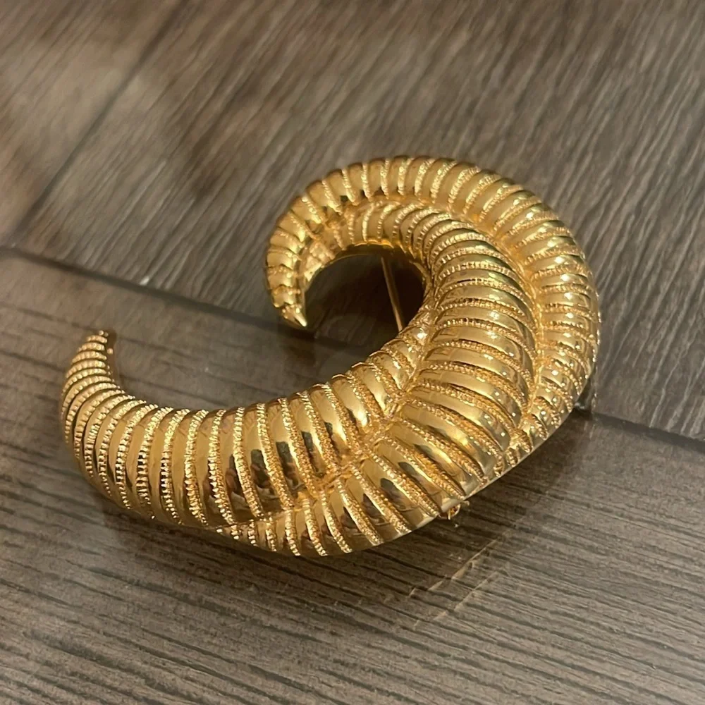 Monet gold tone