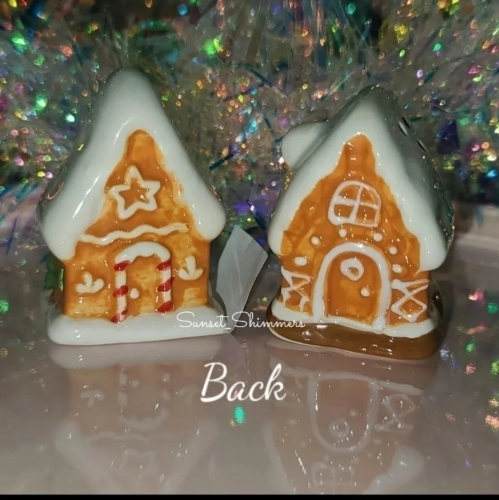 Cracker Barrel Peppermint GINGERBREAD House Cristmas Salt Pepper Shaker New