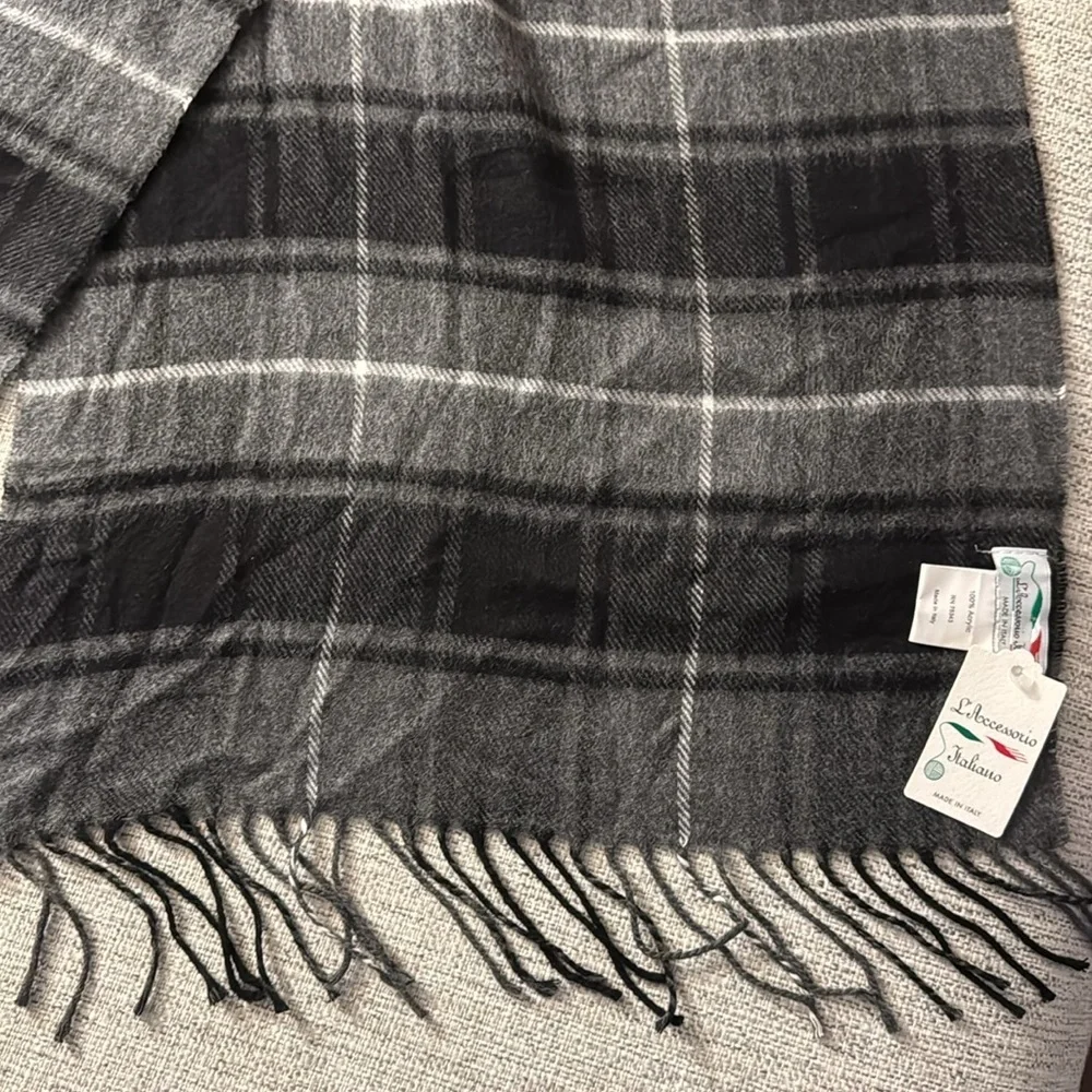 🧣 NWT Men’s Plaid Scarf – L’Accessorio Italiano