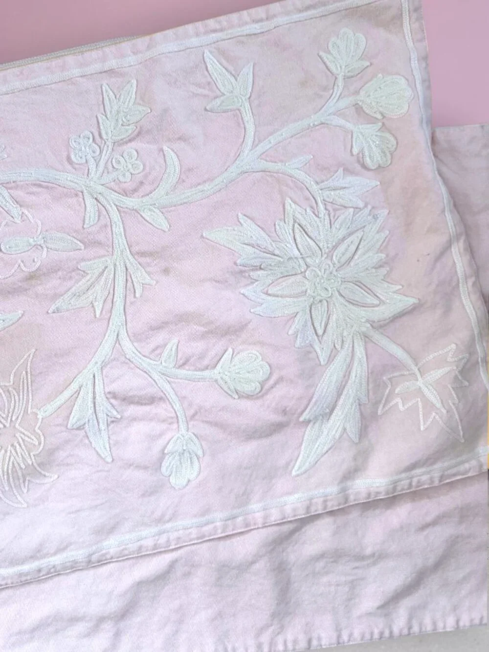 Williams Sonoma Pink Embroidered Floral Table Runner Cottagecore Decor 16