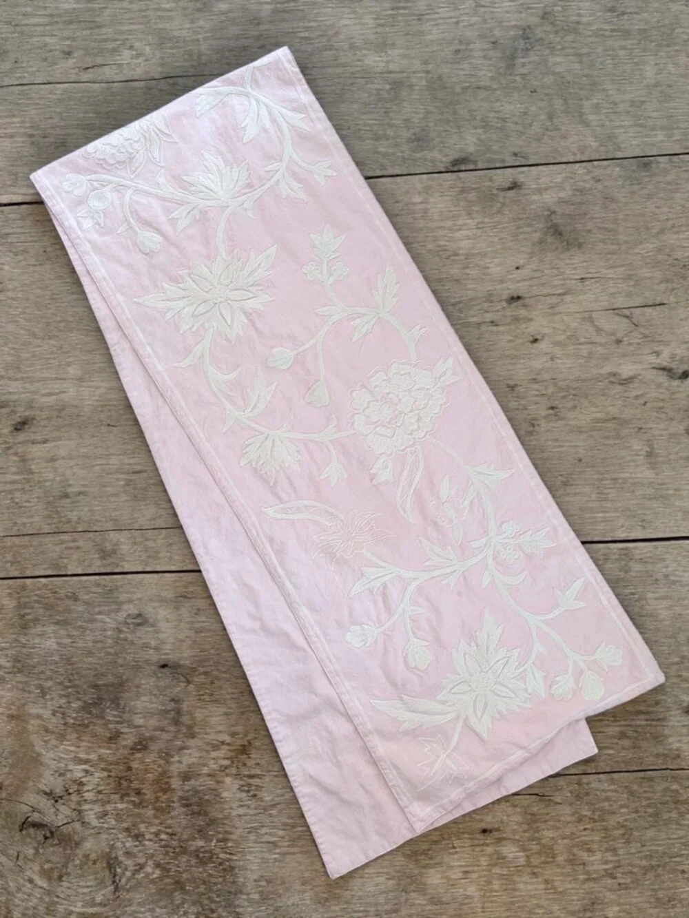 Williams Sonoma Pink Embroidered Floral Table Runner Cottagecore Decor 16