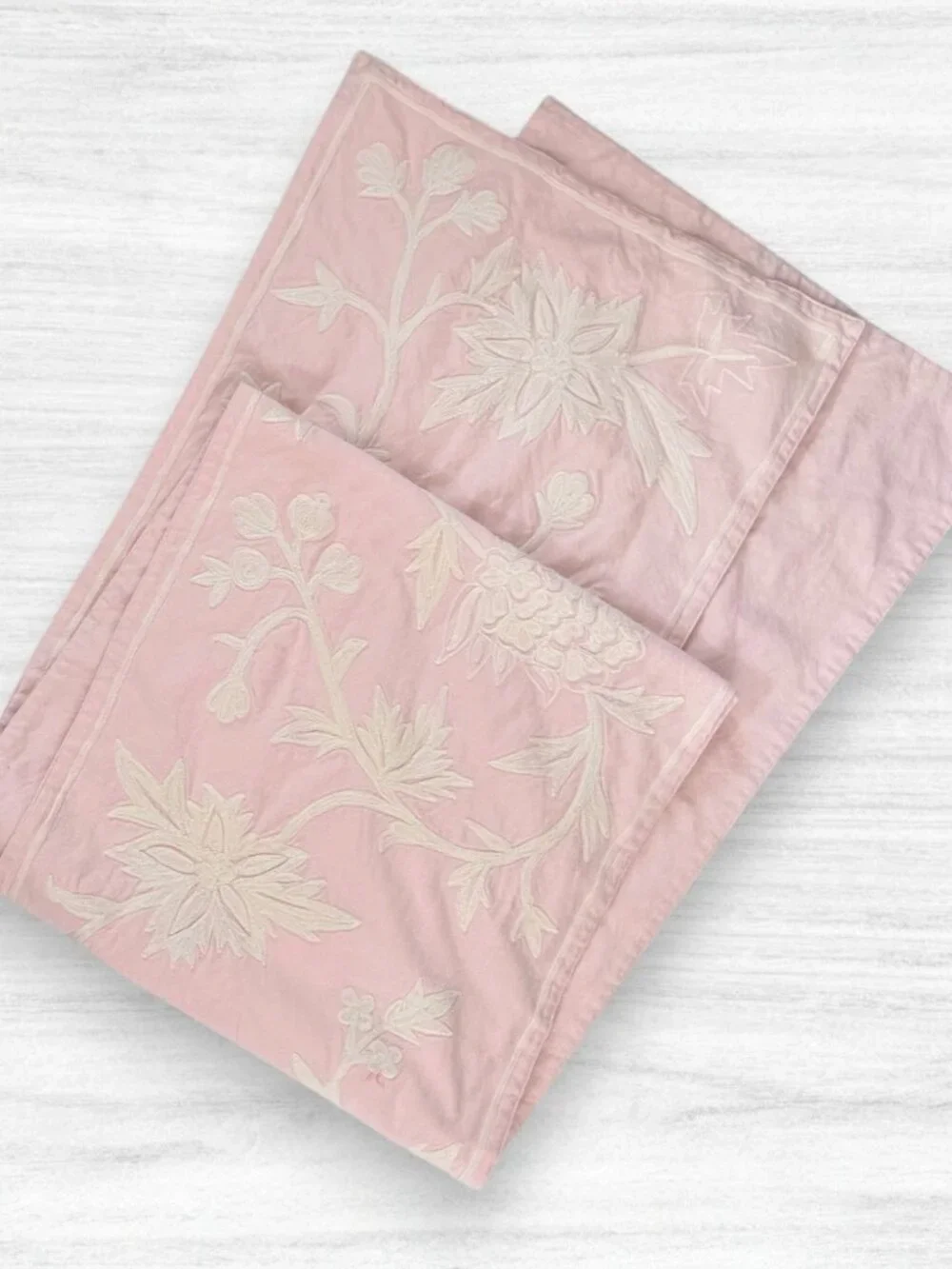 Williams Sonoma Pink Embroidered Floral Table Runner Cottagecore Decor 16