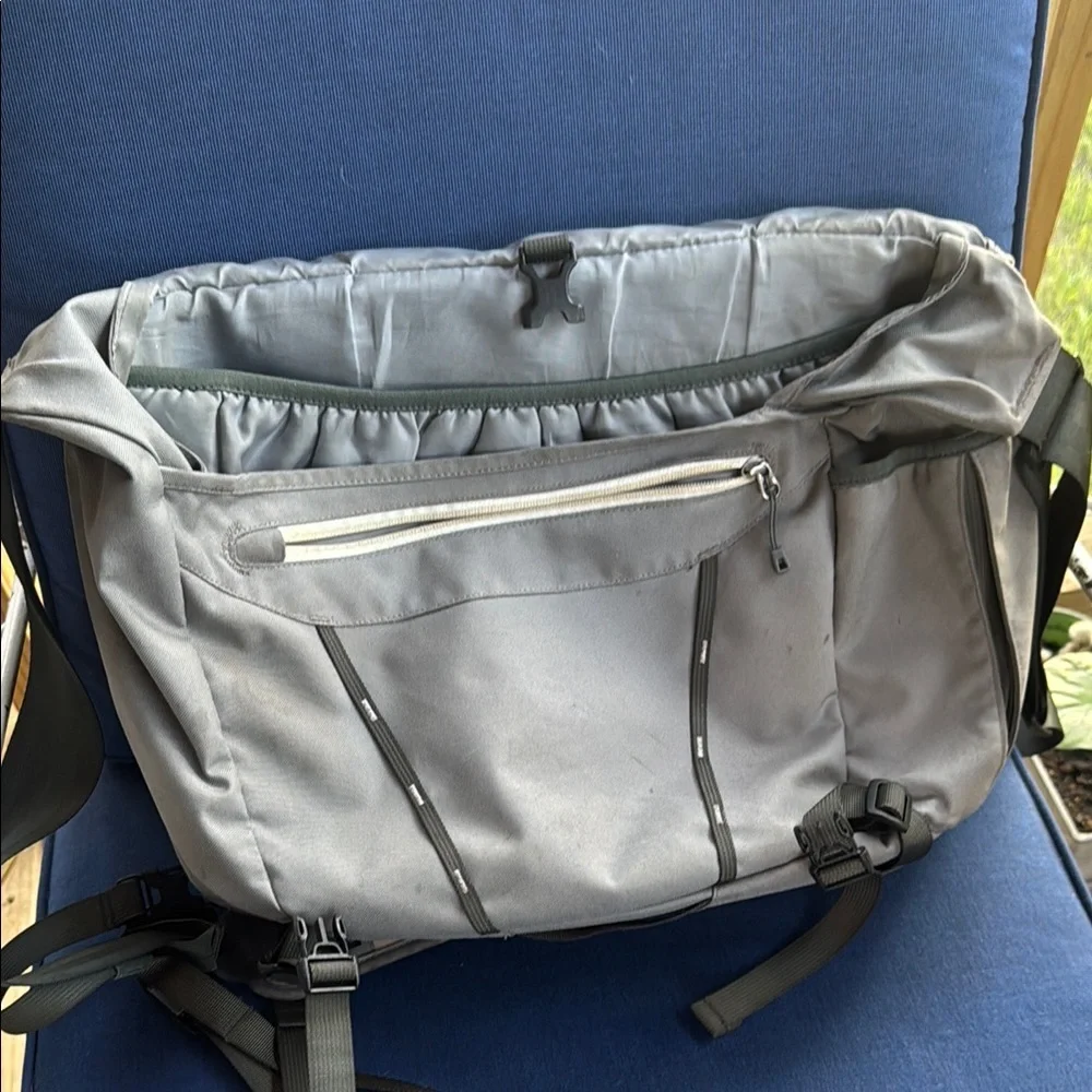 Patagonia gray messenger