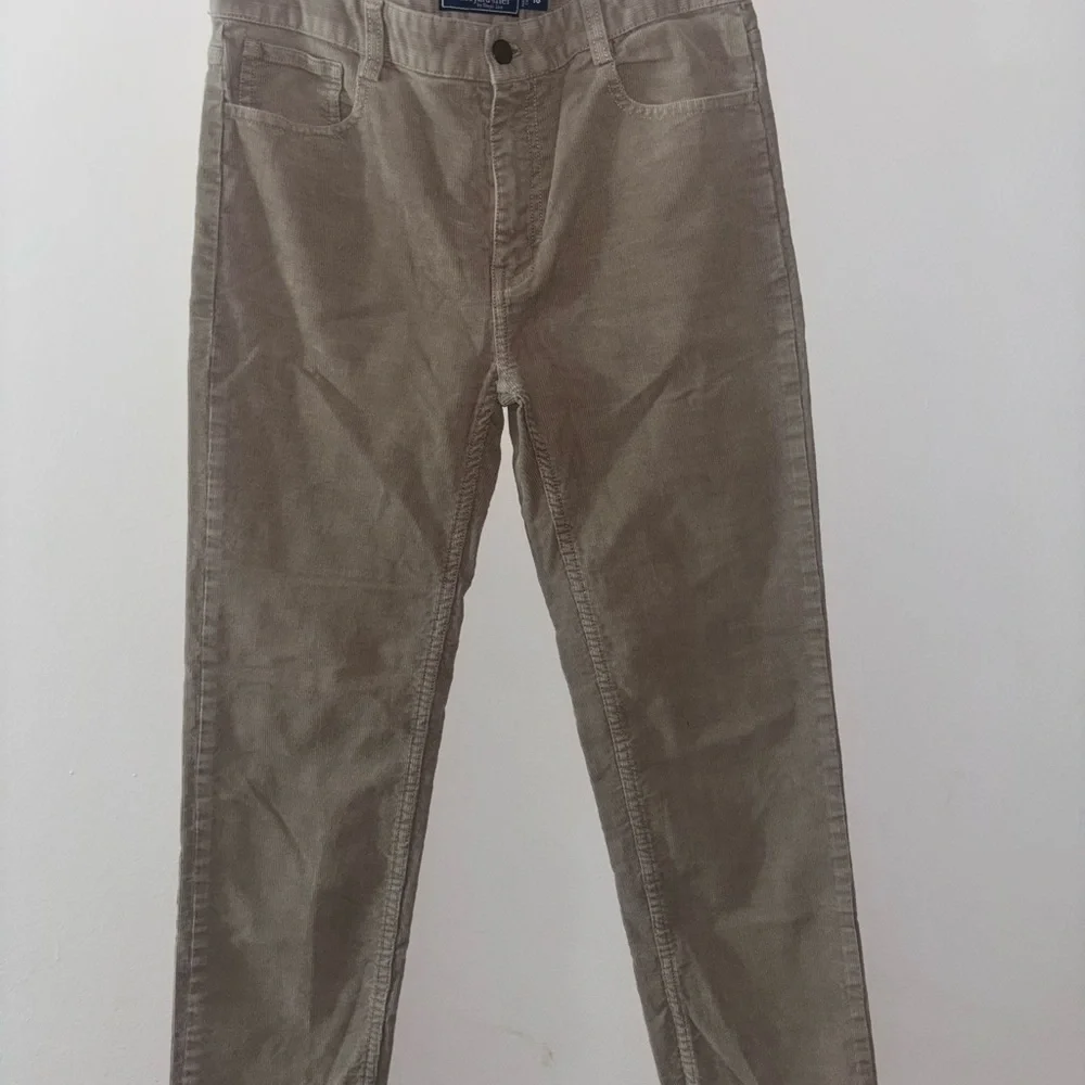Vineyard Vines big boys Corduroy Pants in Tan