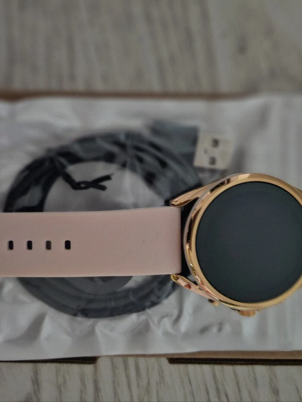 Fossil round gold