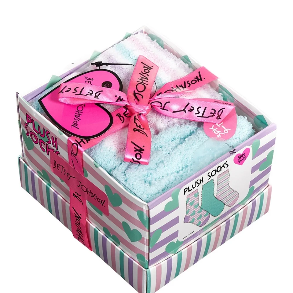 Betsey Johnson give gift