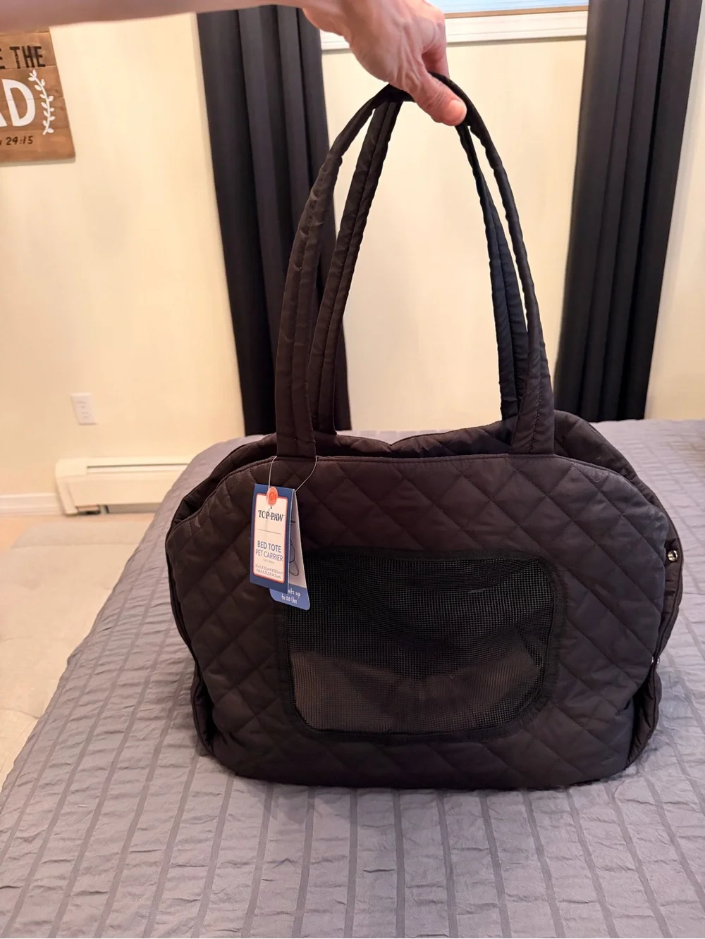 Top Paw quilted exterior