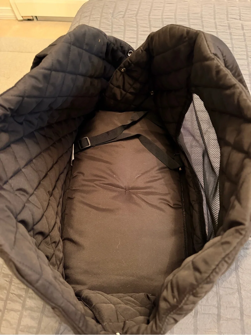 Top Paw quilted exterior