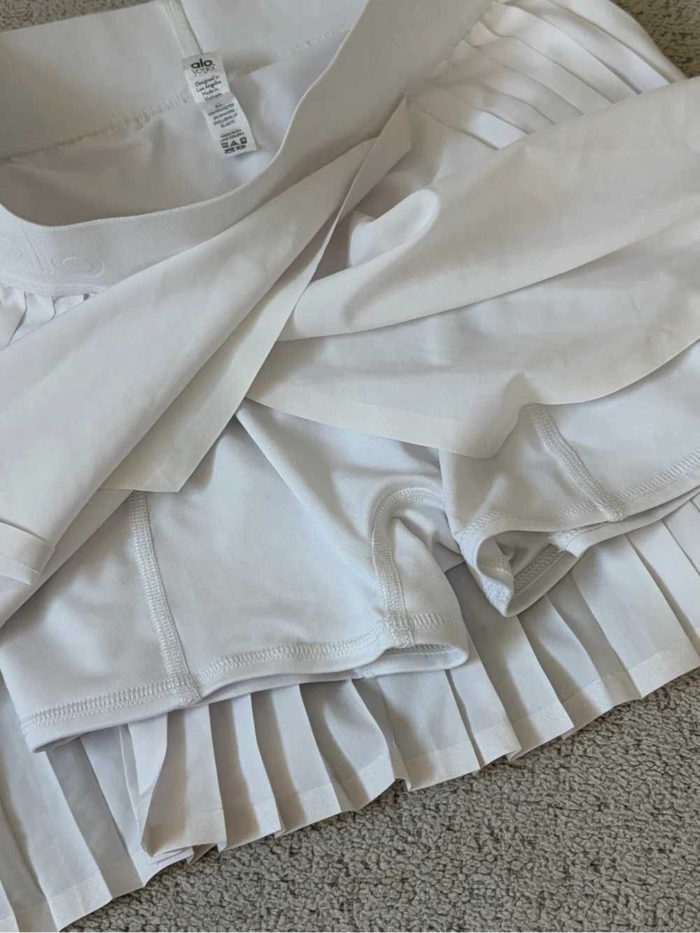 ALO Yoga lightweight panel