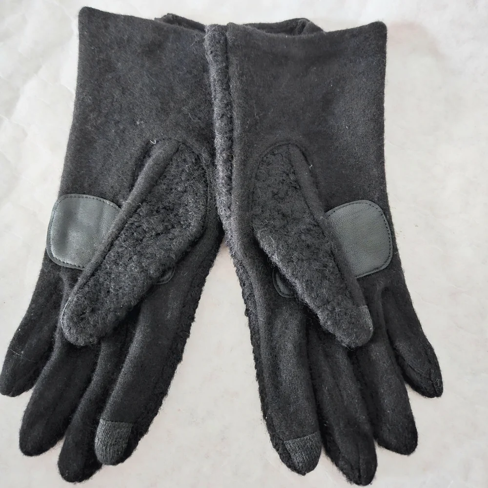Echo black gloves