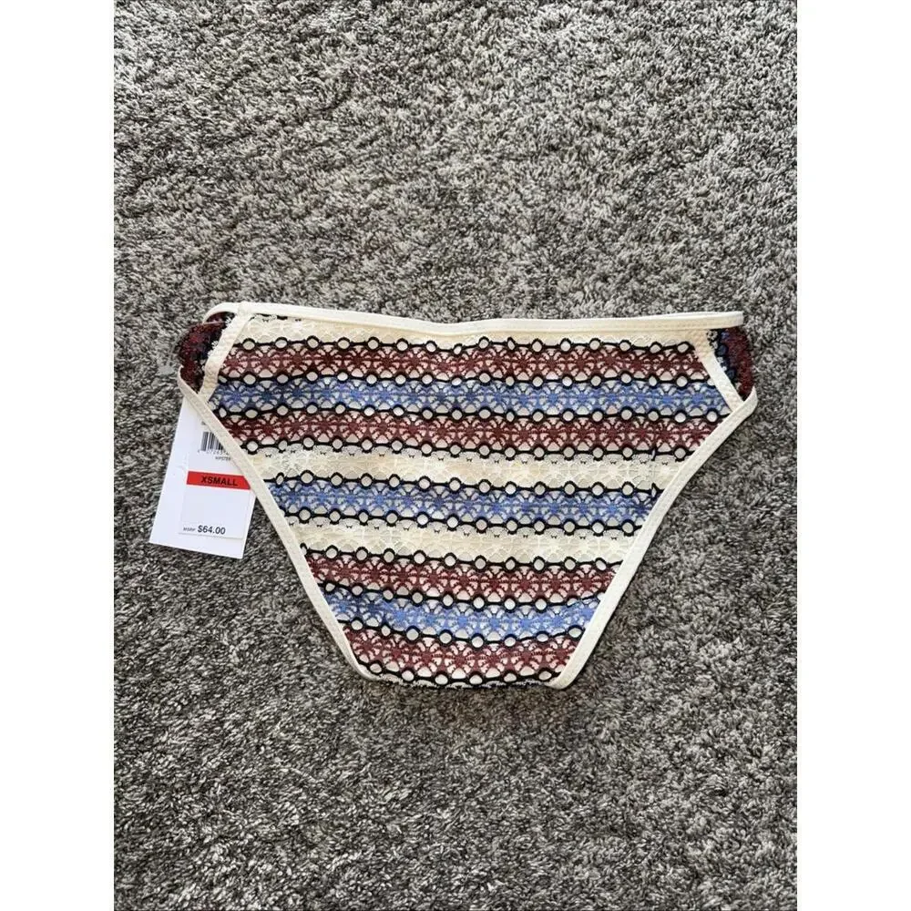 BECCA accents pattern