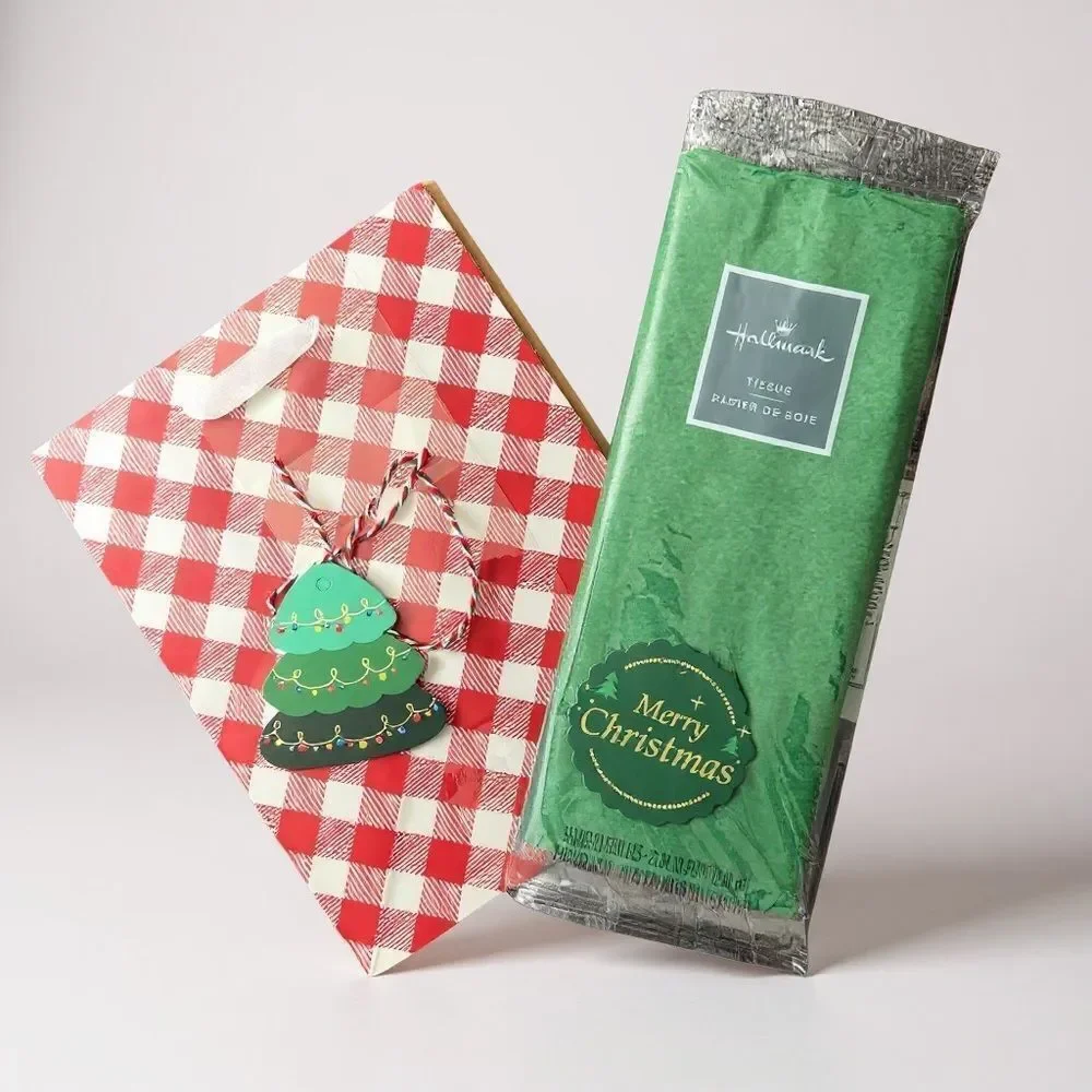 W8. Christmas Gift Bag Set