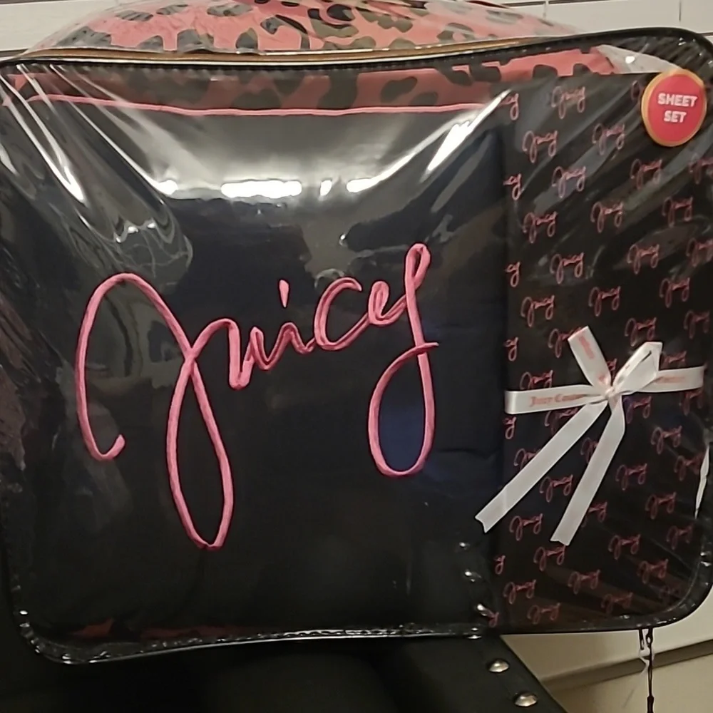 Juicy Couture bold pink